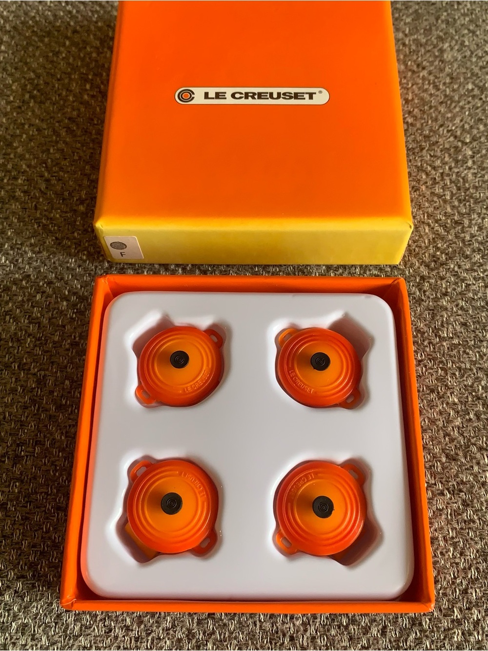 BNIB Le Creuset Set of 4 Round Shape Plastic Pins Cavalier Cocotte Flame Orange